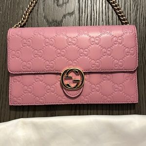 Gucci wallet on chain